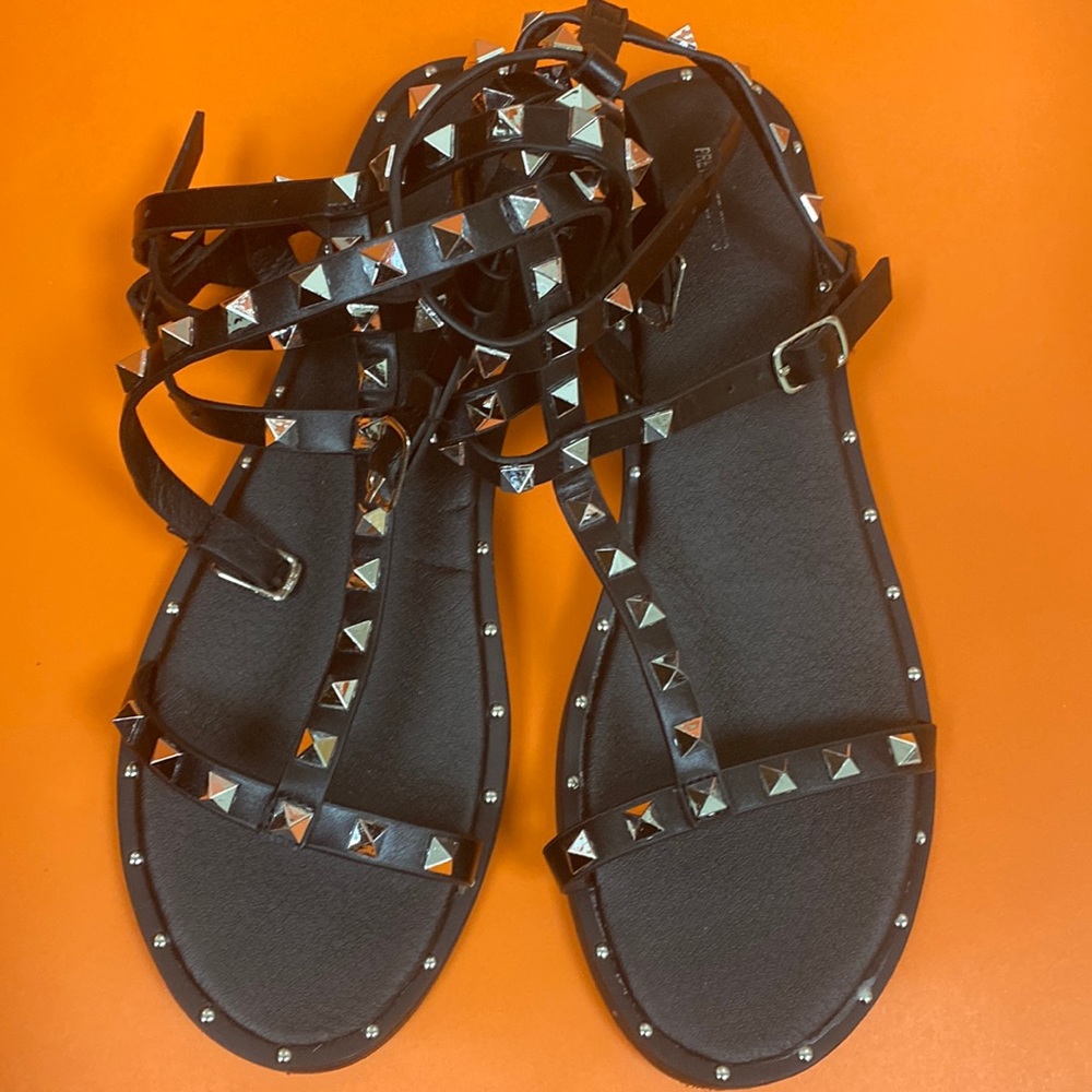 🏷4 for $25🏷 Black studded sandals